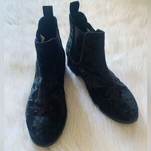 TOMS Ella black suede ankle boots